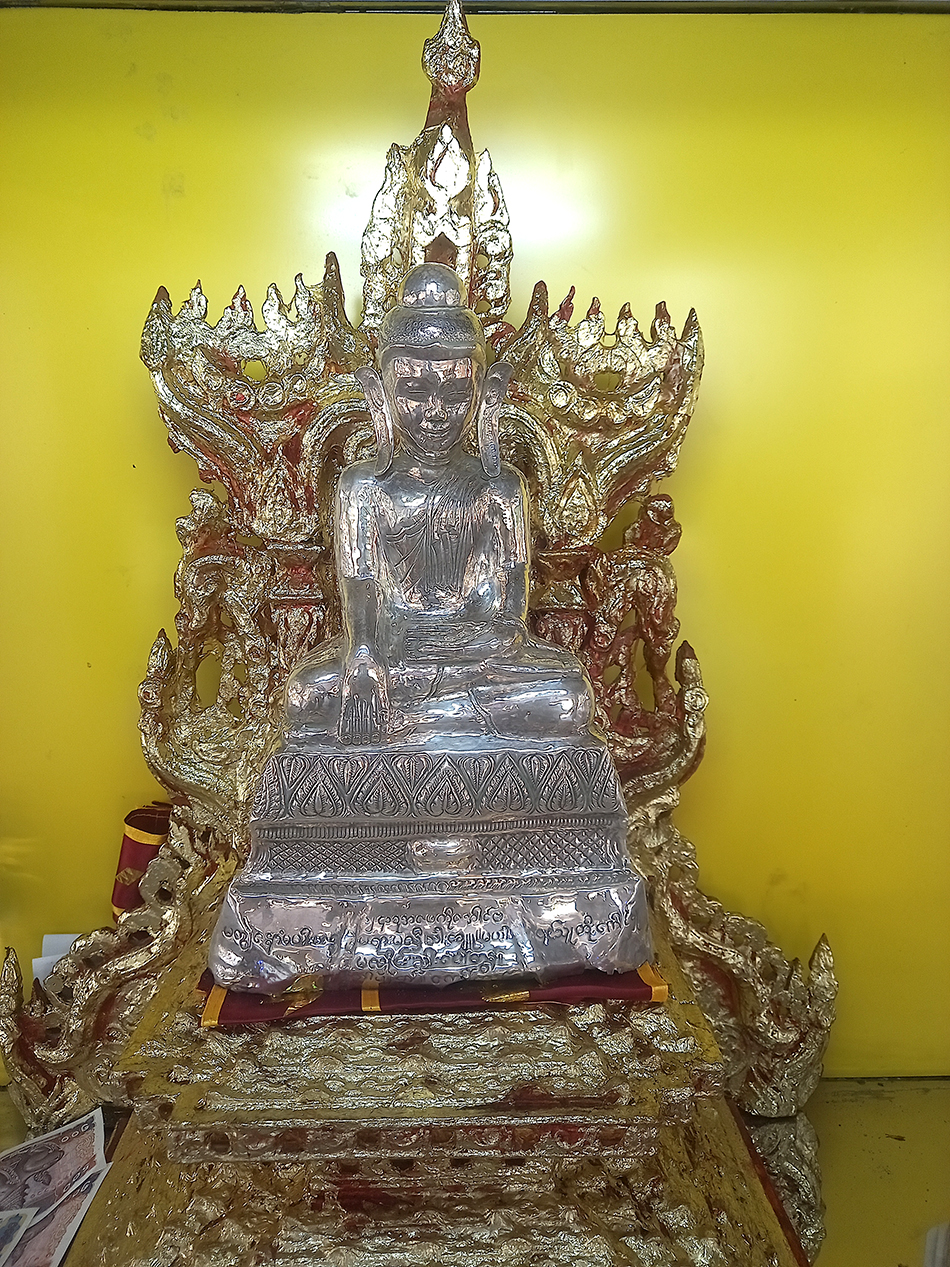 ဆုတောင်းပြည့်ငွေပုံရံမုနိမြတ်စွာဘုရား